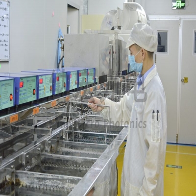 藍玻璃濾光片超聲波清洗